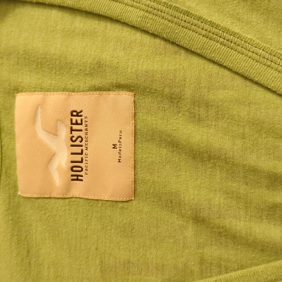 Adorable top. Barely worn. Amazing condition. Smoke free and pet free home. - Picture 3 of 4